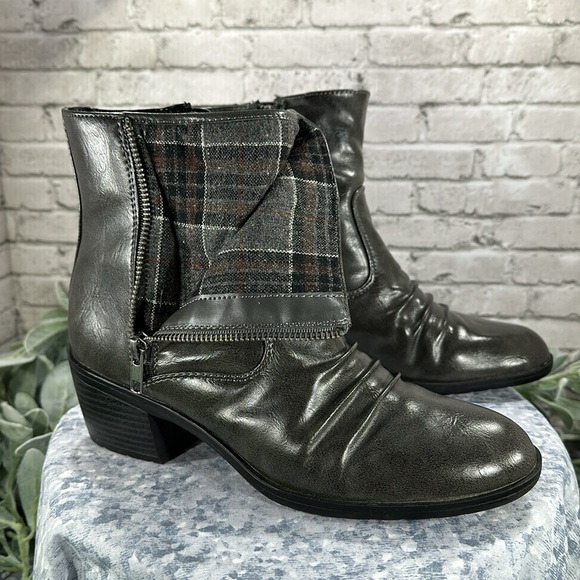 Life Stride Watchful Grey Faux Leather Round Toe Ankle Zip Boots WMS 8.5/9M✨EUC✨ - Picture 11 of 13